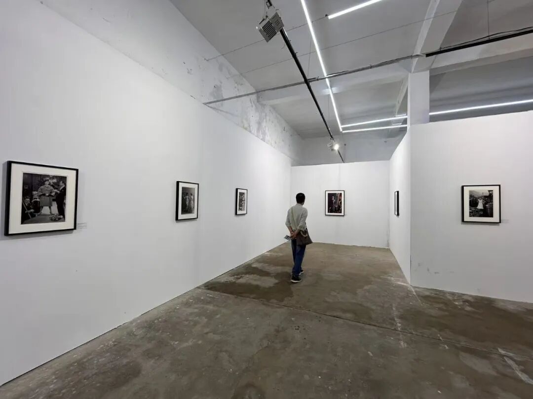 大师展|弗兰克·霍瓦特:把纪实的温度,装进时尚的光影里 · 配图 12