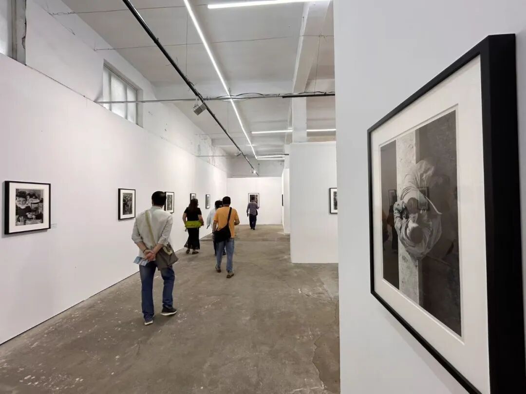 大师展|弗兰克·霍瓦特:把纪实的温度,装进时尚的光影里 · 配图 10